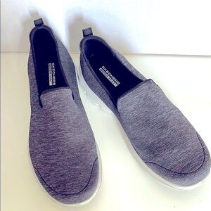 Skechers Goga Mat Size 10 slip On Gray Light Gray Sole Sneakers Comfort Shoes